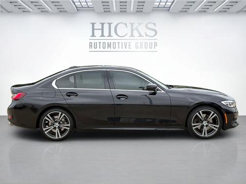 Black Sapphire Metallic 2022 BMW 330 330i