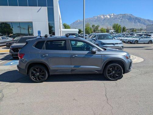 Gray 2022 Volkswagen Taos 1.5T SE