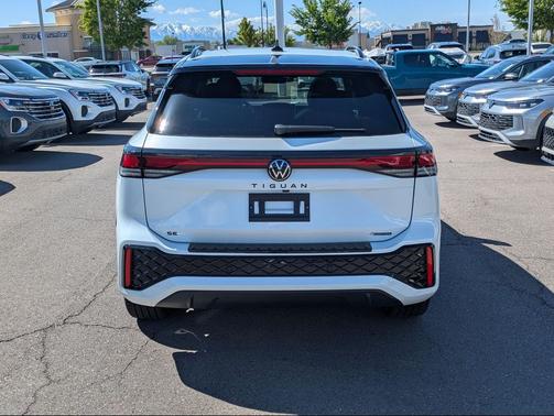 opal white pearl 2026 Volkswagen Tiguan 2.0T SE R-Line Black 4MOTION