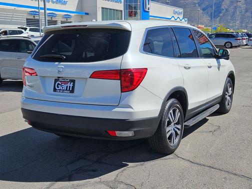 White Diamond Pearl 2017 Honda Pilot EX