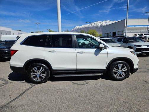 White Diamond Pearl 2017 Honda Pilot EX