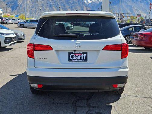White Diamond Pearl 2017 Honda Pilot EX