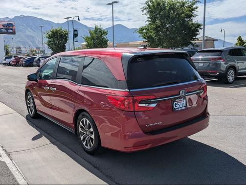Radiant Red Metallic II 2022 Honda Odyssey EX-L