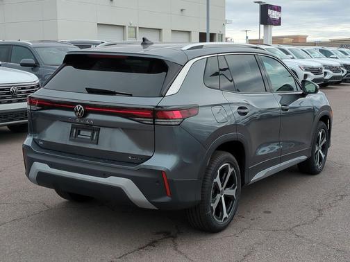 Platinum Gray Metallic 2026 Volkswagen Tiguan 2.0T SE 4MOTION