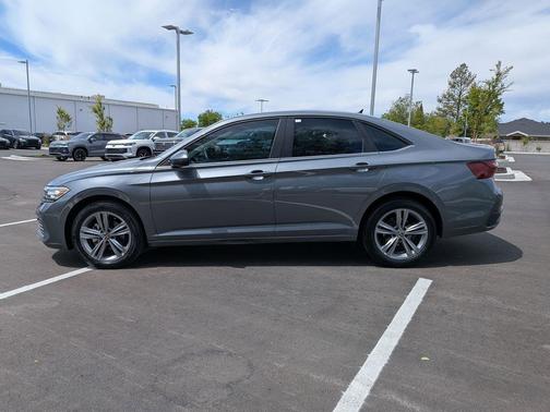 Platinum Gray Metallic 2024 Volkswagen Jetta 1.5T SE