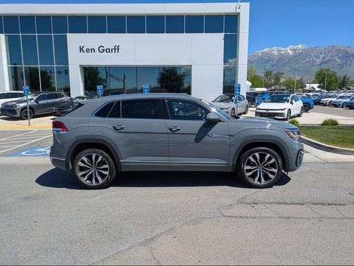 Pure Gray 2023 Volkswagen Atlas Cross Sport 3.6L V6 SEL Premium R-Line