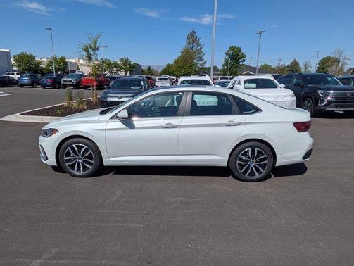 Opal White Pearl 2026 Volkswagen Jetta 1.4T SE