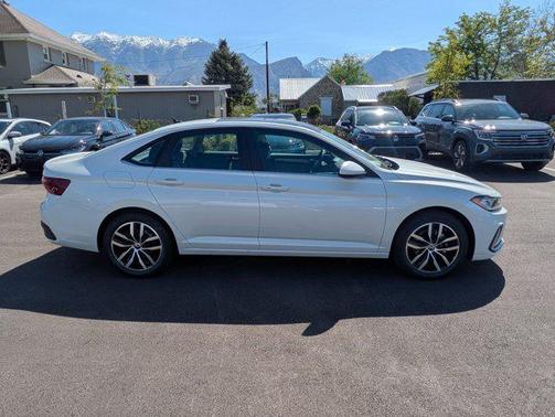 Opal White Pearl 2026 Volkswagen Jetta 1.4T SE
