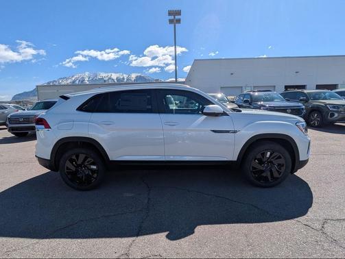 opal white pearl 2026 Volkswagen Atlas Cross Sport 2.0T SE w/Technology 4MOTION