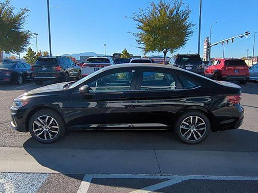 Deep Black Pearl 2026 Volkswagen Jetta 1.4T SE