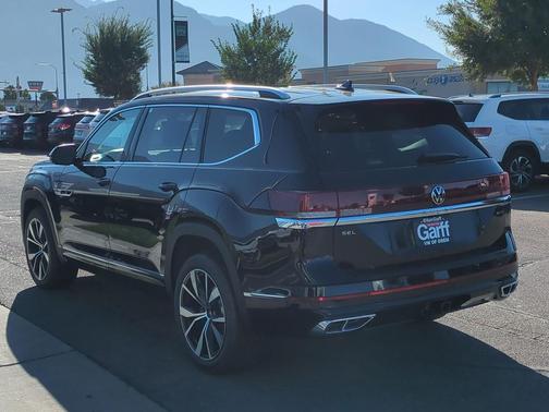 deep black pearl 2026 Volkswagen Atlas 2.0T SEL Premium R-Line 4MOTION