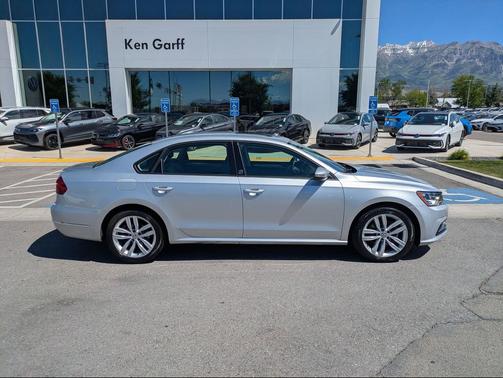 Reflex Silver Metallic 2019 Volkswagen Passat 2.0T Wolfsburg Edition