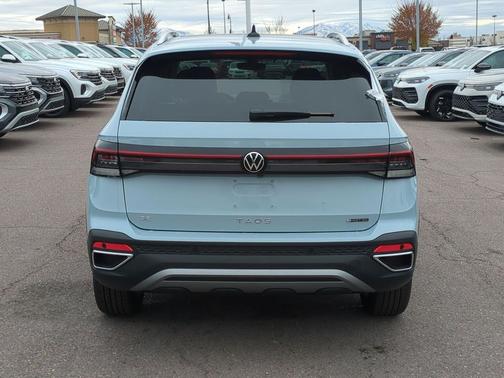 Monument Gray 2026 Volkswagen Taos SE