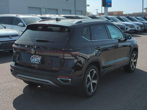Deep Black Pearl 2025 Volkswagen Taos 1.5T SEL