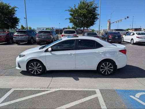 Super White 2019 Toyota Corolla SE