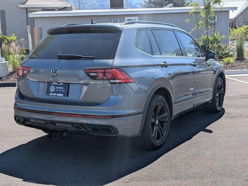 Platinum Gray Metallic 2024 Volkswagen Tiguan 2.0T SE R-Line Black 4MOTION