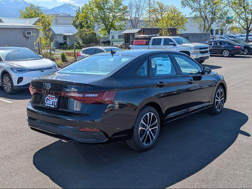 Deep Black Pearl 2026 Volkswagen Jetta 1.4T S