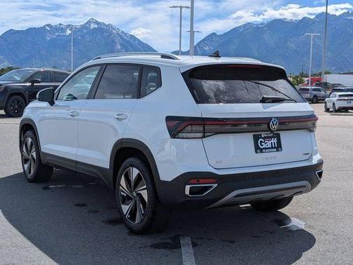 Pure White 2026 Volkswagen Taos SE