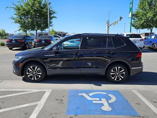 Deep Black Pearl 2023 Volkswagen Tiguan 2.0T S