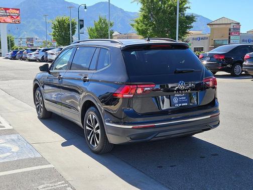 Deep Black Pearl 2023 Volkswagen Tiguan 2.0T S