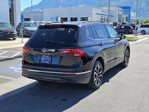 Deep Black Pearl 2023 Volkswagen Tiguan 2.0T S