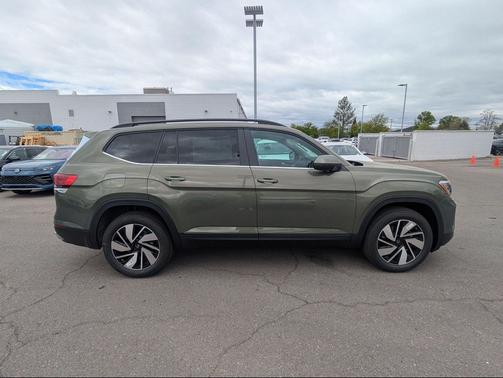 Avocado Green Pearl 2026 Volkswagen Atlas 2.0T SE w/Technology 4MOTION