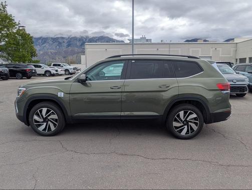 Avocado Green Pearl 2026 Volkswagen Atlas 2.0T SE w/Technology 4MOTION