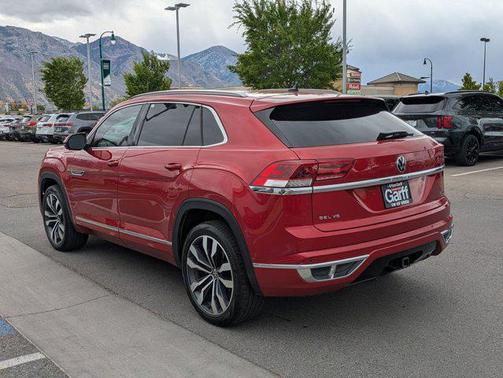 Aurora Red Metallic 2020 Volkswagen Atlas Cross Sport 3.6L V6 SEL Premium R-Line