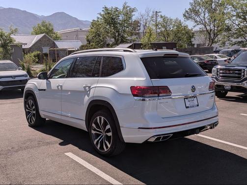 White 2022 Volkswagen Atlas 3.6L SEL Premium