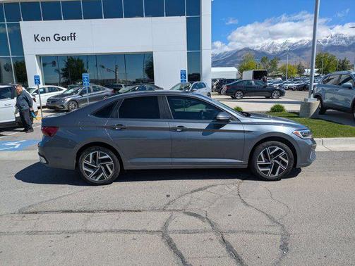 Gray 2022 Volkswagen Jetta 1.5T SEL