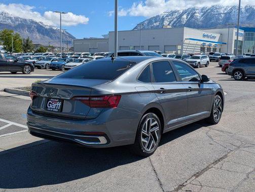 Gray 2022 Volkswagen Jetta 1.5T SEL