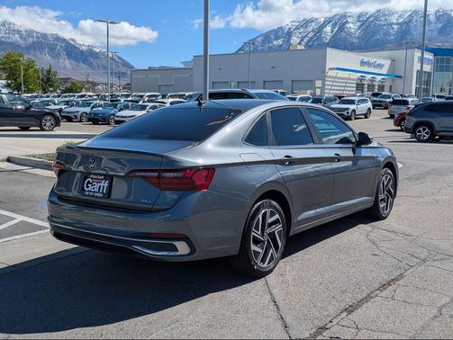 Gray 2022 Volkswagen Jetta 1.5T SEL