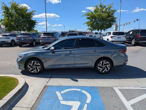 Gray 2022 Volkswagen Jetta 1.5T SEL