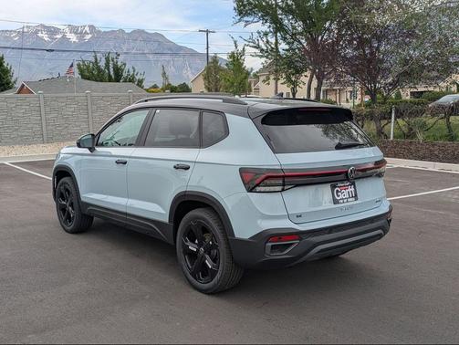 Monument Gray w/Deep Black Roof 2026 Volkswagen Taos SE Black