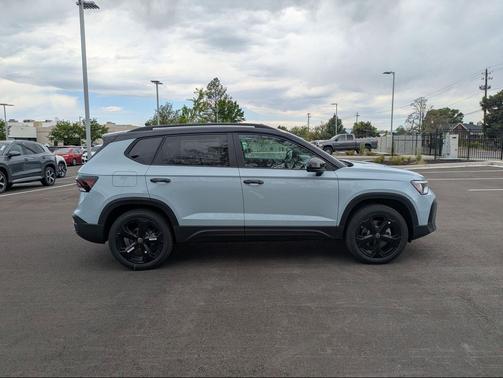 Monument Gray w/Deep Black Roof 2026 Volkswagen Taos SE Black