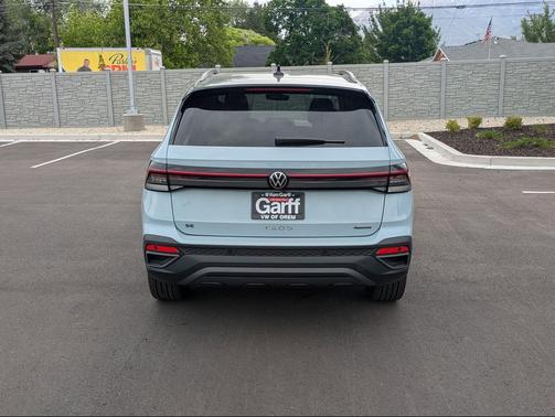 Monument Gray w/Deep Black Roof 2026 Volkswagen Taos SE Black