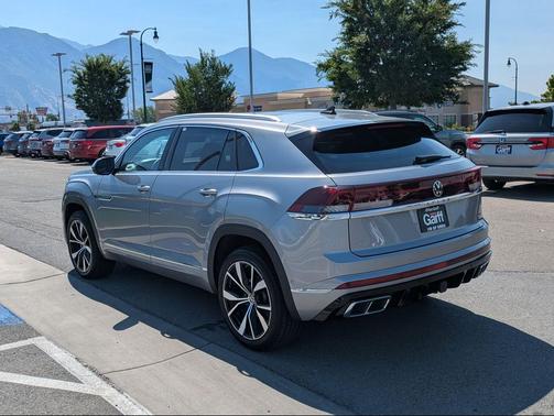 Silver Mist Metallic 2024 Volkswagen Atlas Cross Sport 2.0T SEL Premium