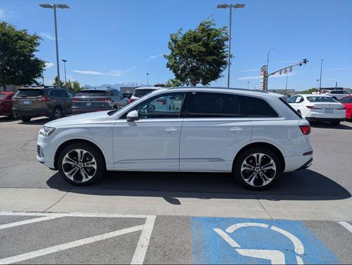 Glacier White Metallic 2023 Audi Q7 55 Premium Plus