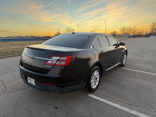 2014 Ford Taurus SE FWD