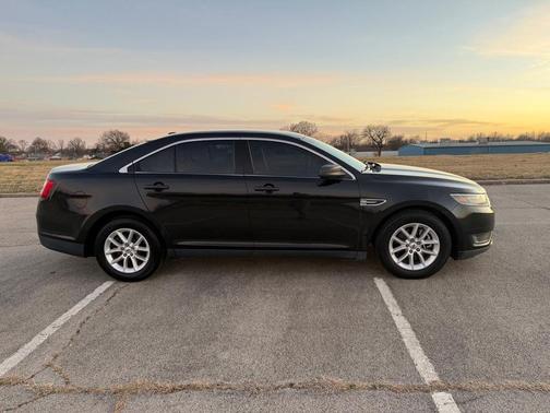 2014 Ford Taurus SE FWD