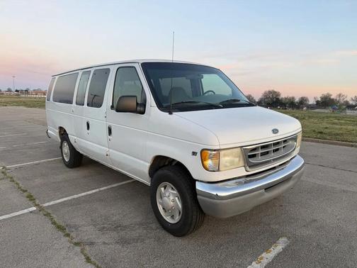 Oxford White Clearcoat 2001 Ford E350 Super Duty XL Wagon