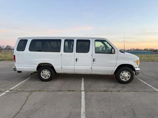 Oxford White Clearcoat 2001 Ford E350 Super Duty XL Wagon
