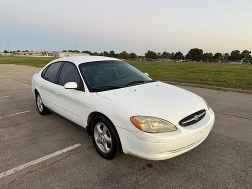 2002 Ford Taurus SE Standard