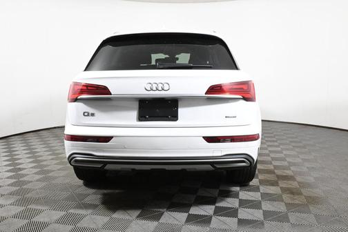 Ibis White 2023 Audi Q5 40 Premium Plus
