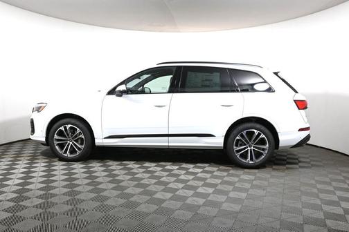 Glacier White Metallic 2026 Audi Q7 45 Premium