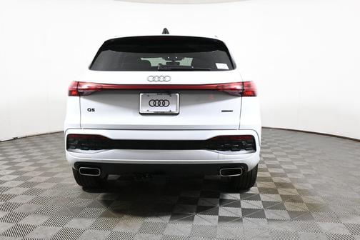 Glacier White Metallic 2026 Audi Q5 Premium Plus TFSI quattro S tronic
