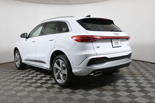 Glacier White Metallic 2026 Audi Q5 Premium Plus TFSI quattro S tronic