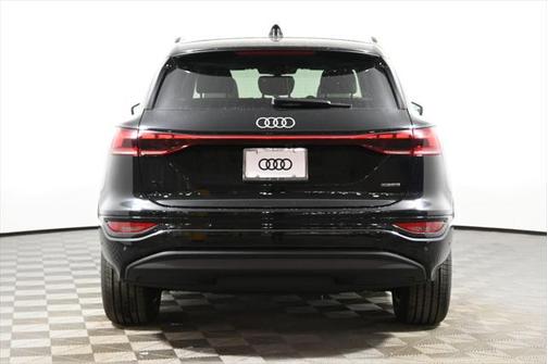 2025 Audi Q6 e-tron Premium Plus quattro