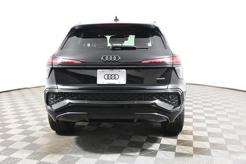 Mythos Black Metallic 2026 Audi Q3 TFSI quattro S tronic