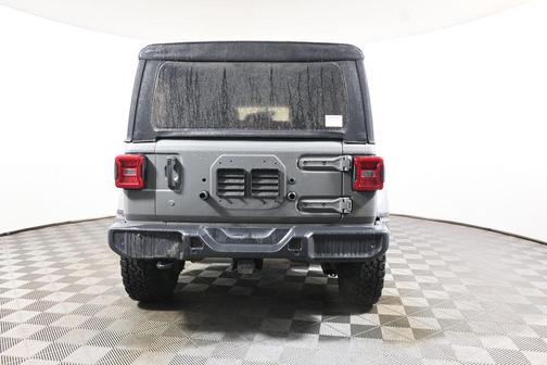Sting-Gray Clearcoat 2019 Jeep Wrangler Unlimited Sahara